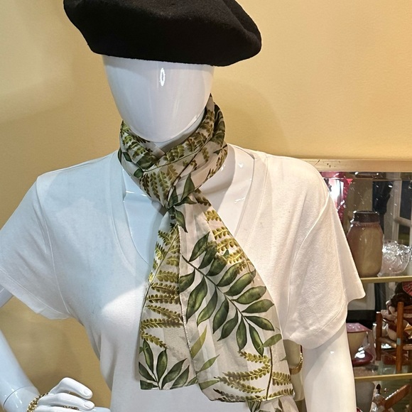 🌟HP🌟VTG 1980s Shades of Green Fern Polyester Chiffon & Satin Scarf - Picture 4 of 9